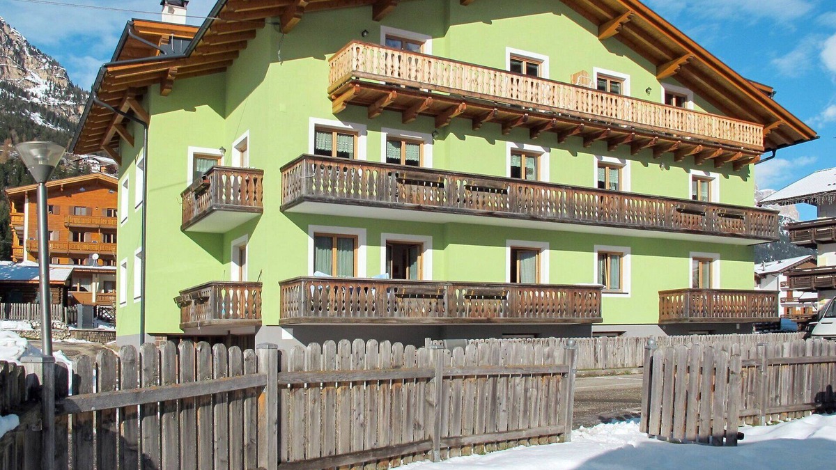 San Giovanni di Fassa Apartment | Cosy apartment for 8 guests with WIFI, TV, balcony, pets allowed and parking