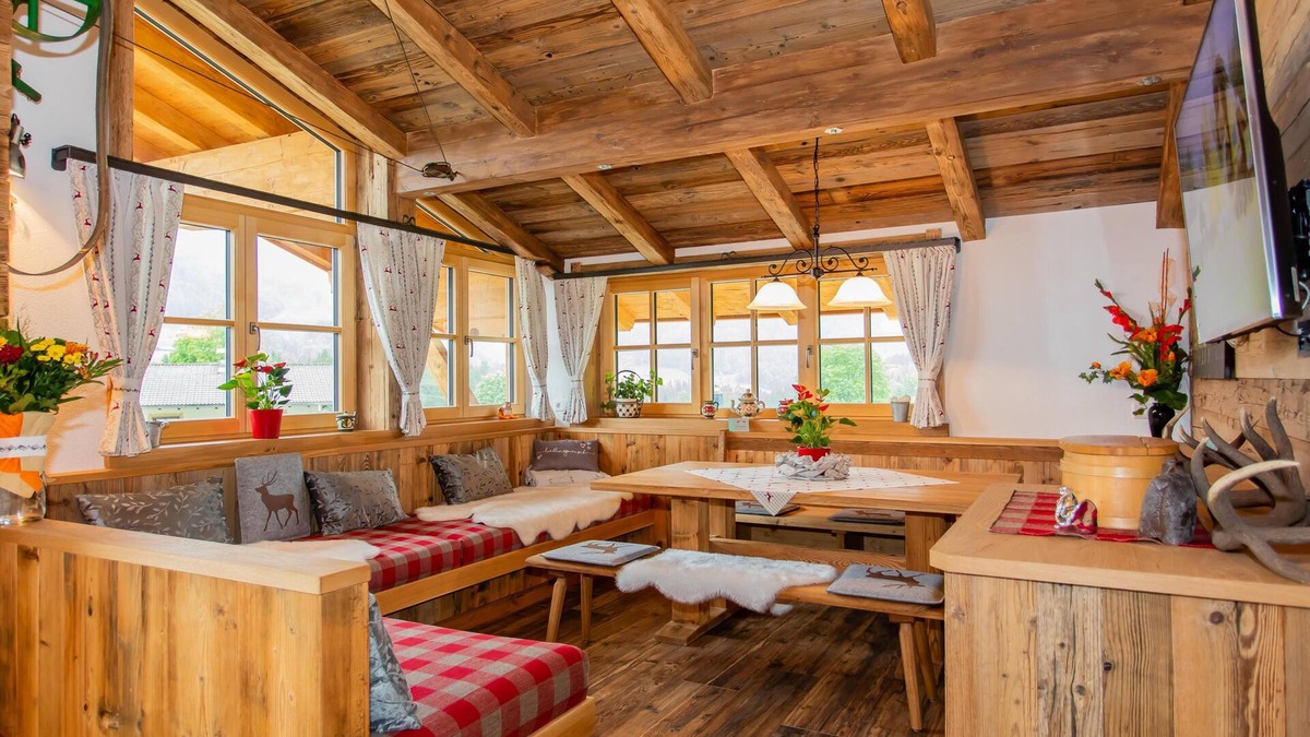 Lofer Apartment | Cosy apartment on farm near ski lift in Lofer