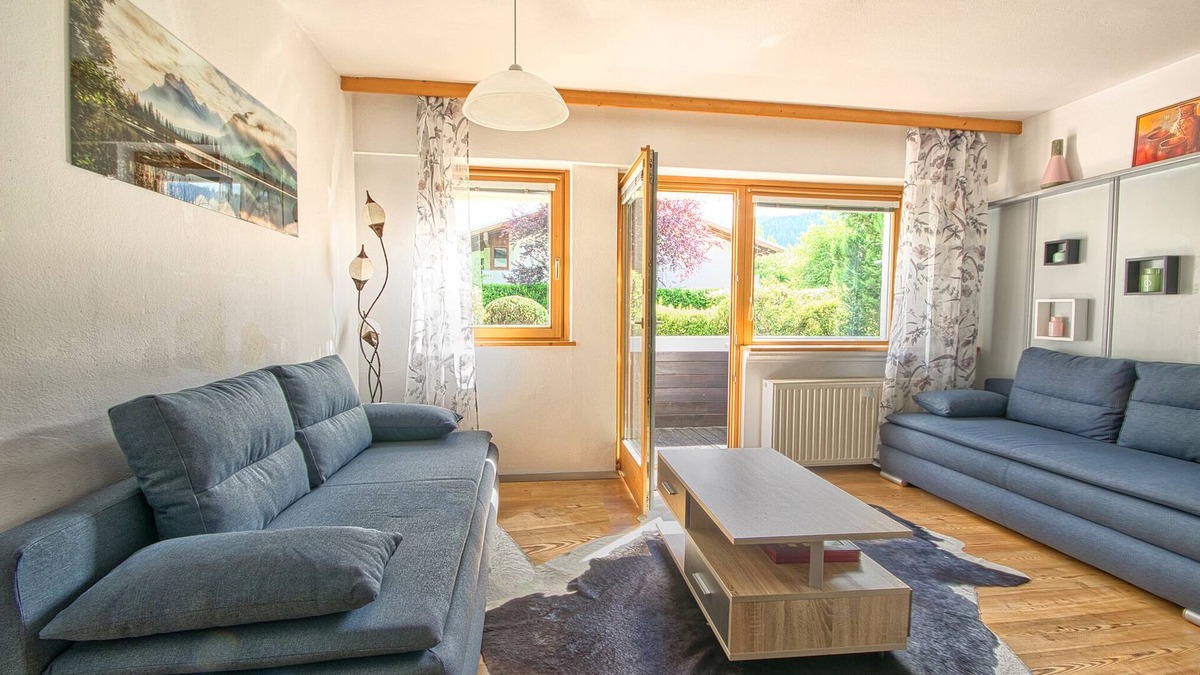 Maishofen Apartment | Cosy apartment with access to a private-bathing area