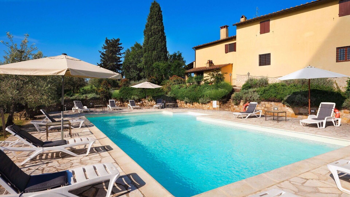 San Casciano in Val di Pesa Apartment | Cosy apartment with WIFI, pool, A/C, TV, pets allowed, panoramic view, close to Greve In Chianti