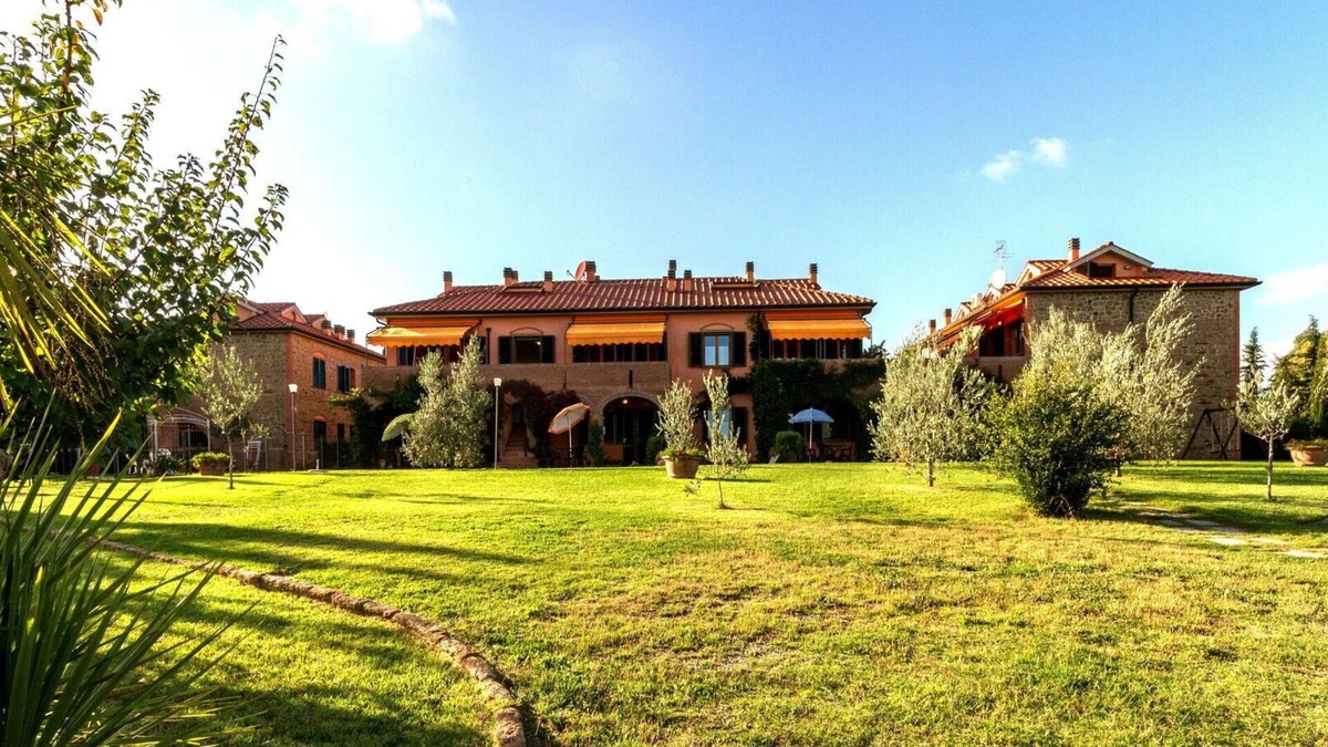 Sughera Apartment | Cosy apartment with WIFI, A/C, pool, TV, terrace, panoramic view and parking, close to San Gimig.