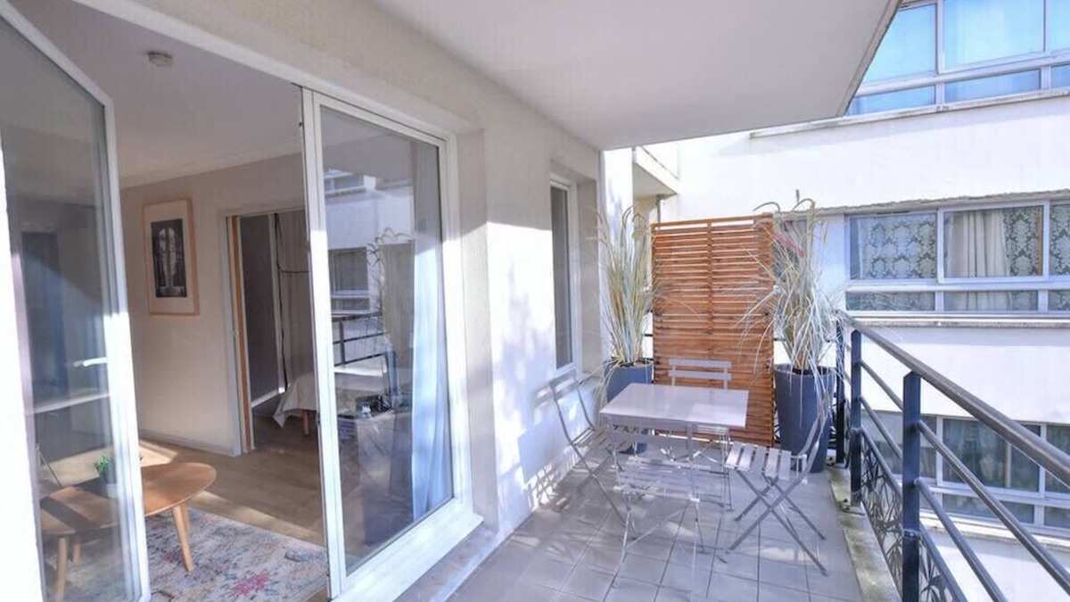 Combat Apartment | Cosy Apt With Balcony Near Buttes Chaumont