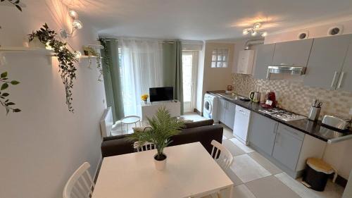 Dufau-Tourasse Apartment | Cosy Armenia - T2 - Proche du centre