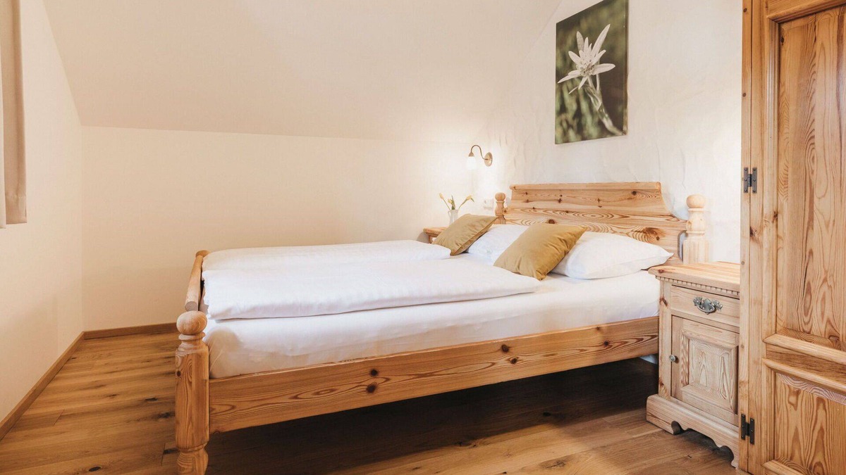 Finkenstein am Faaker See Apartment | Cosy apartment for 6 guests with pool, WIFI, TV, pets allowed and parking