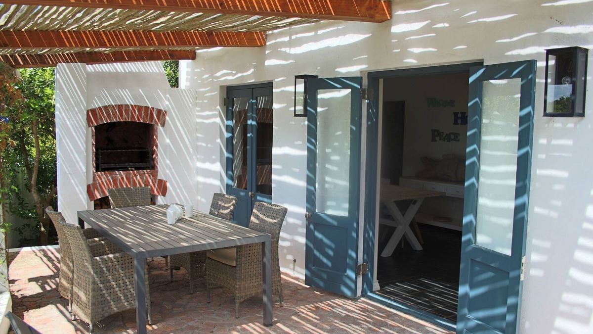 Vermont House | Cosy Beach House in Hermanus just 100 meters from the sea