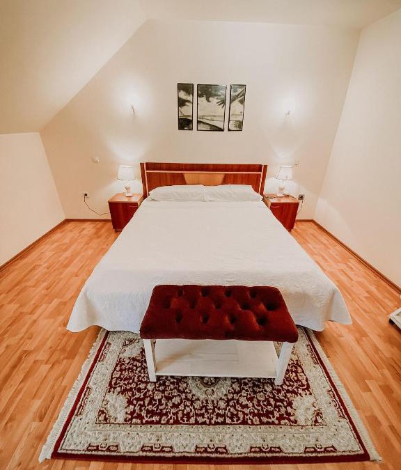 Turnu Magurele House | Cosy bedroom for 2 with Balcony in a Family Villa