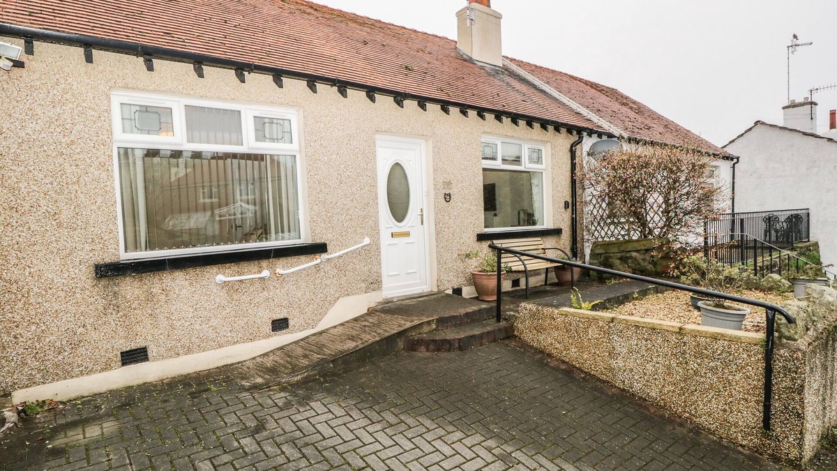 Heysham Cottage | COSY BEE, pet friendly, character holiday cottage in Heysham
