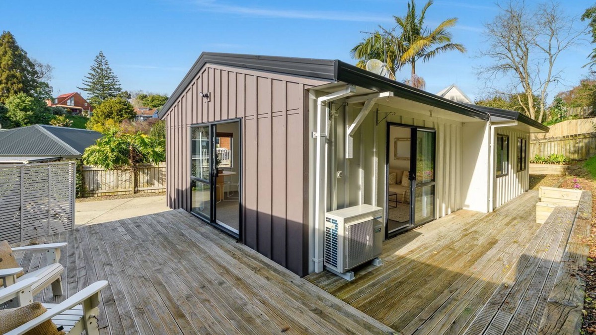 Tauranga House | "Cosy Board and Batten Home"