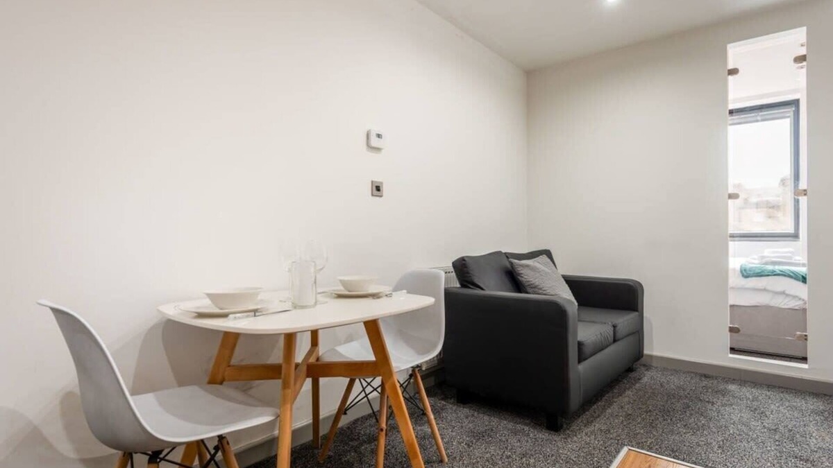 Halifax Apartment | Cosy Budget 1 Bed Flat in Halifax Centre