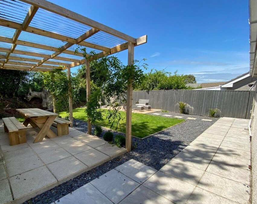 Hundleton House | Cosy bungalow in countryside village near coast