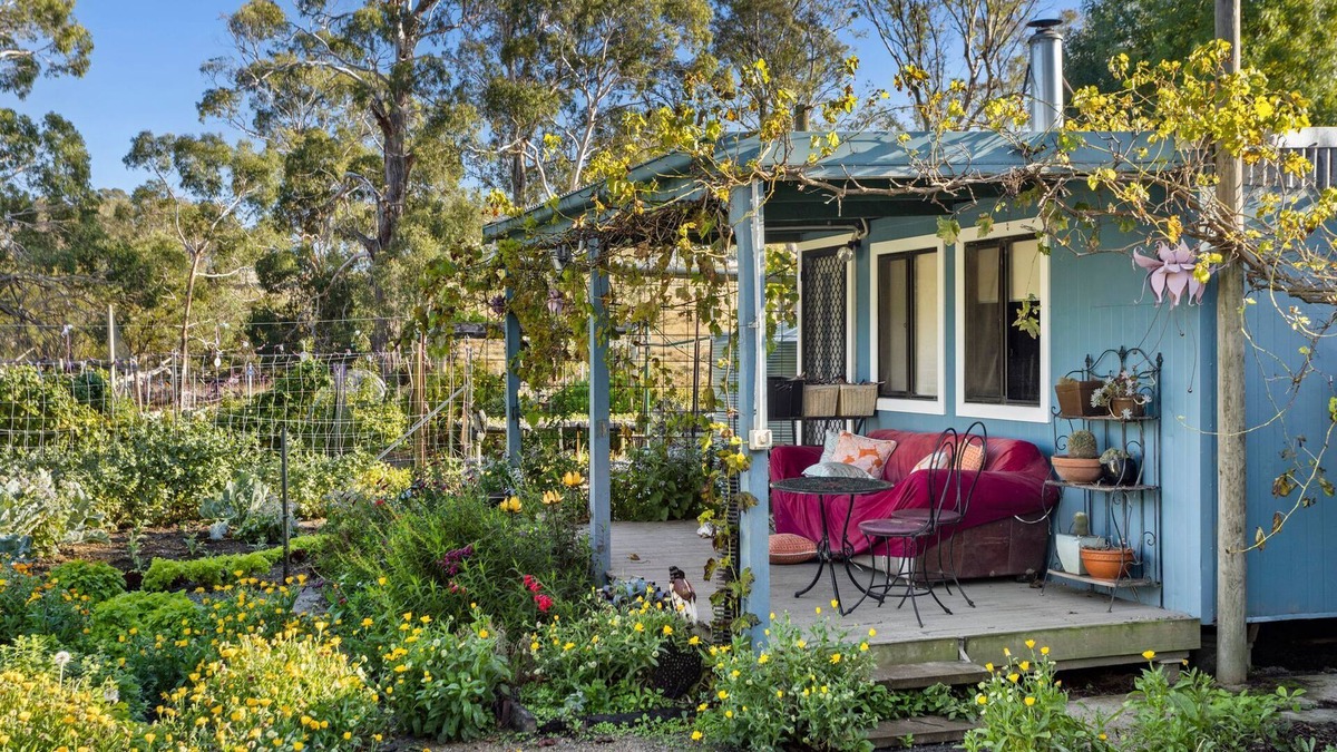 Metcalfe House | Cosy Bungalow on Tranquil Organic Mini-Farm