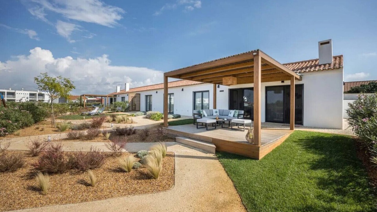 Rogil Apartment | Cosy & Calm Rosemary Retreat in Rogil