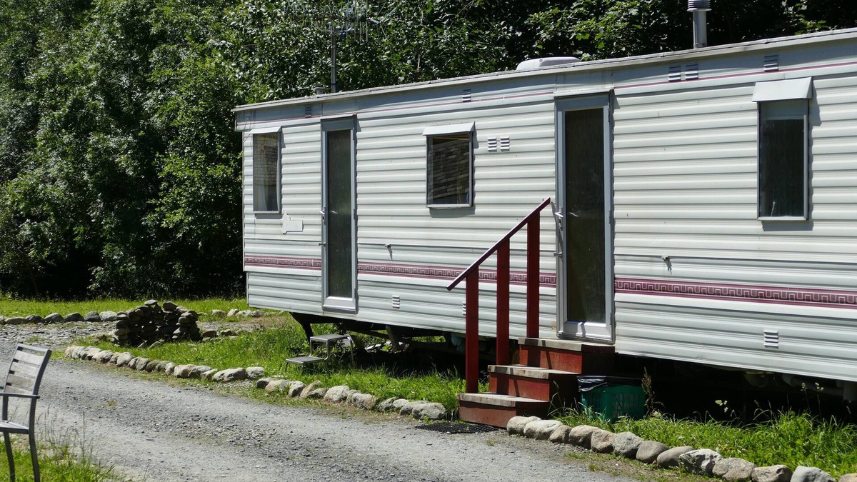 Llandderfel House | COSY CARAVAN FOR RENT on non working farm near BALA , NORTH WALES