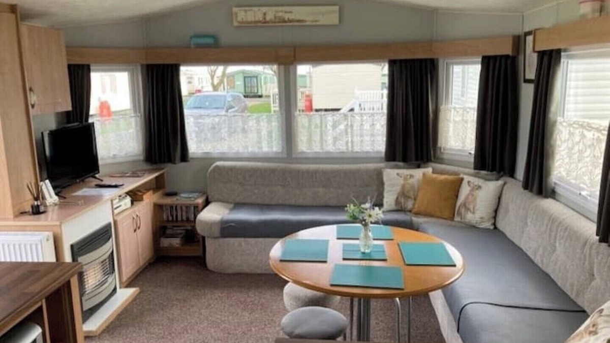 Tunstall House | Cosy Caravan Just 5 min Walk to the Beach