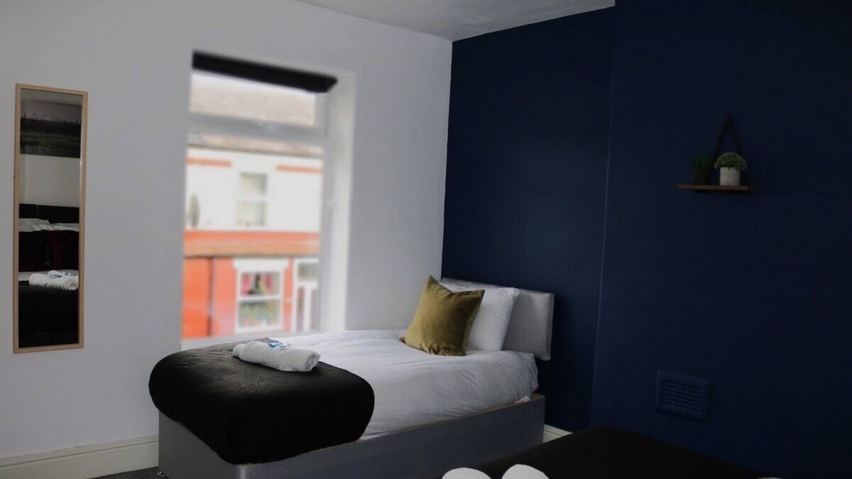 Warrington House | Cosy & Central w/Free Parking