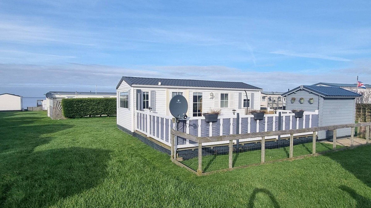 Westerland Ski Chalet | Cosy chalet for nature lovers with North Sea view (Wadden Sea).