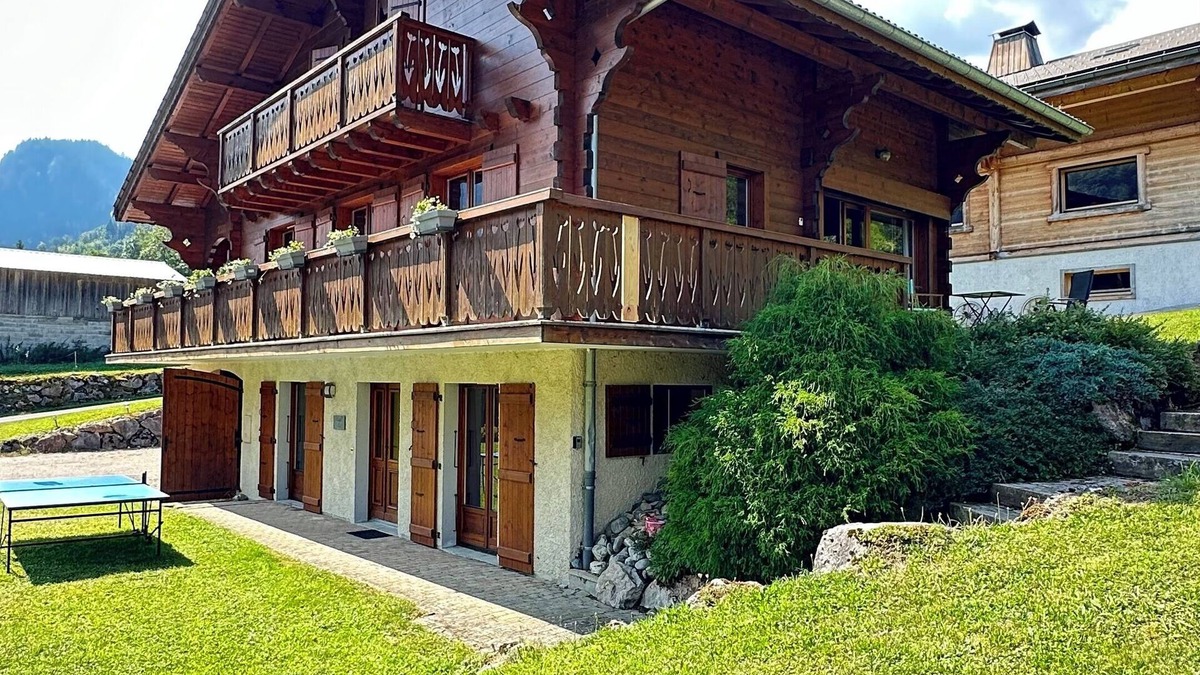 Saint-Jean-dʼAulps Ski Chalet | COSY CHALET BREATHTAKING MOUNTAIN VIEWS