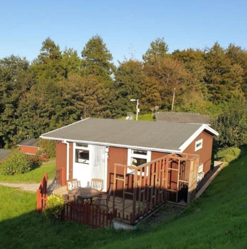 Llanybri Ski Chalet | Cosy Chalet, Seasonal Pool & Play Park Llansteffan