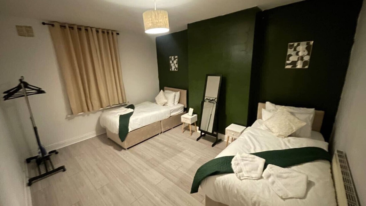 Harehills House | Cosy Contractor Stay-Sleeps 4