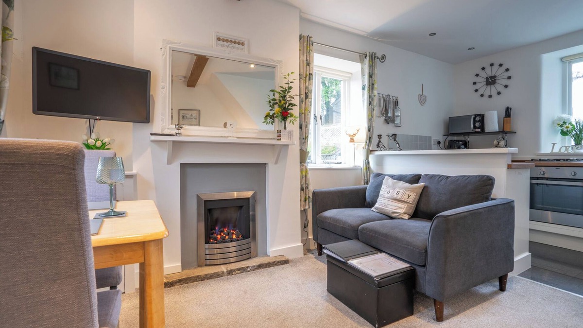 Baslow Cottage | ✨ Cosy Corner Cottage – Romantic Hideaway in the Peak District 🏡