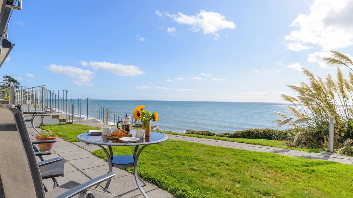 Seaton Apartment | Cosy Cornish Apartment with Incredible Sea Views