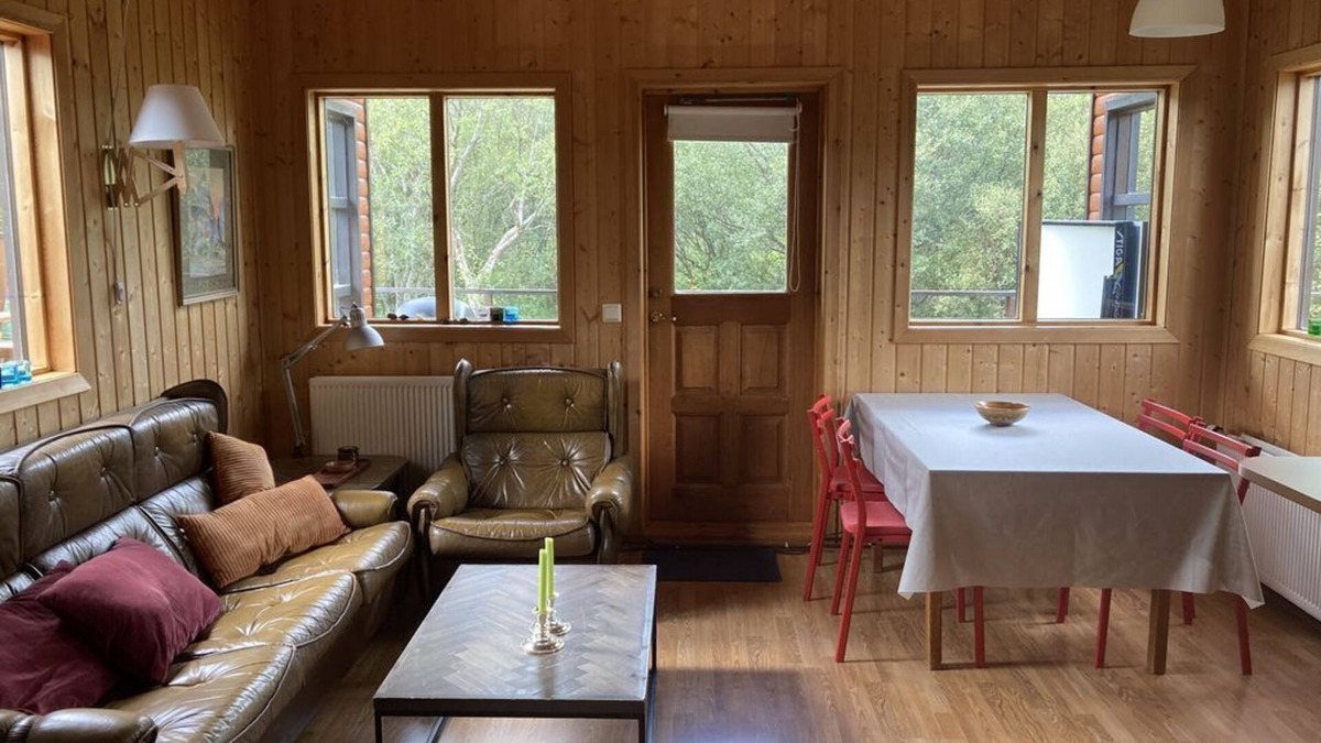 Skorradalshreppur Cottage | Cosy cottage close to natural pearls with hot tub – stars and northern lights!