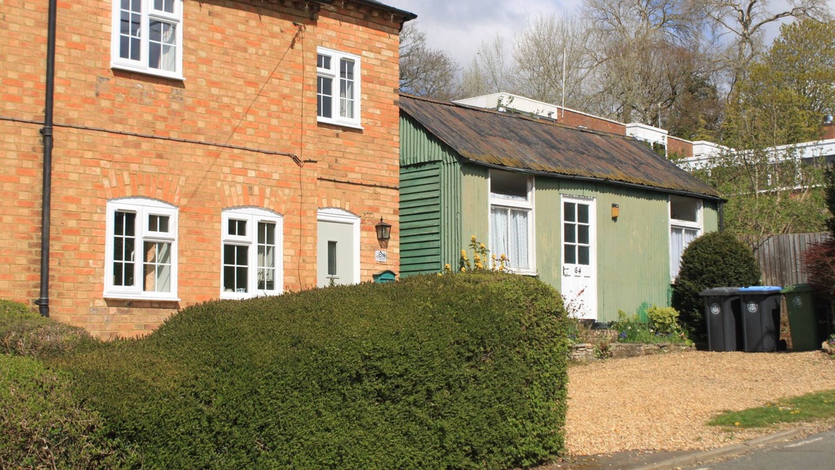 Quedgeley Cottage | Cosy cottage with Wi Fi close to Stratford on Avon and the Cotswolds