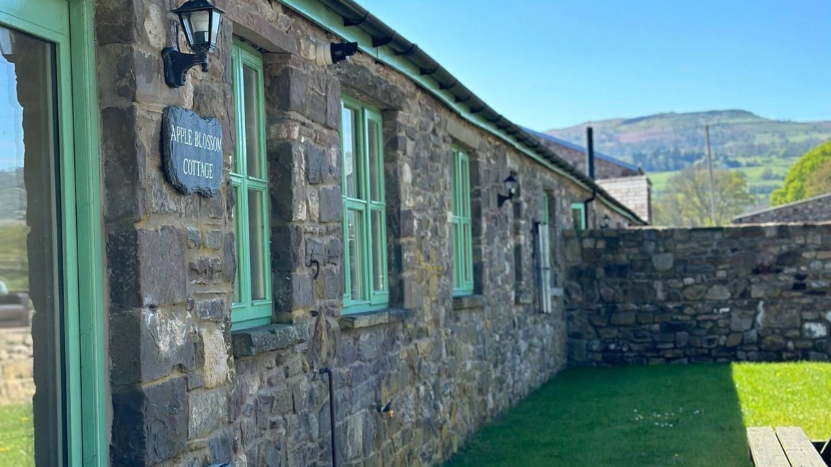 Gilwern Cottage | Cosy cottage in a village near Abergavenny at the gateway to the Brecon Beacons