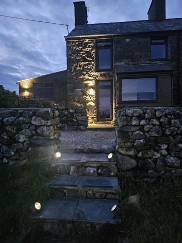 Garndolbenmaen House | cosy cottage in snowdonia