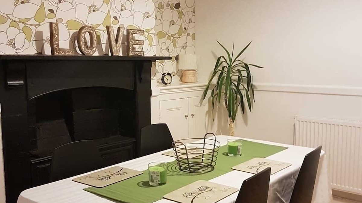 Grangetown House | Cosy cottage in the city centre. Parking free.