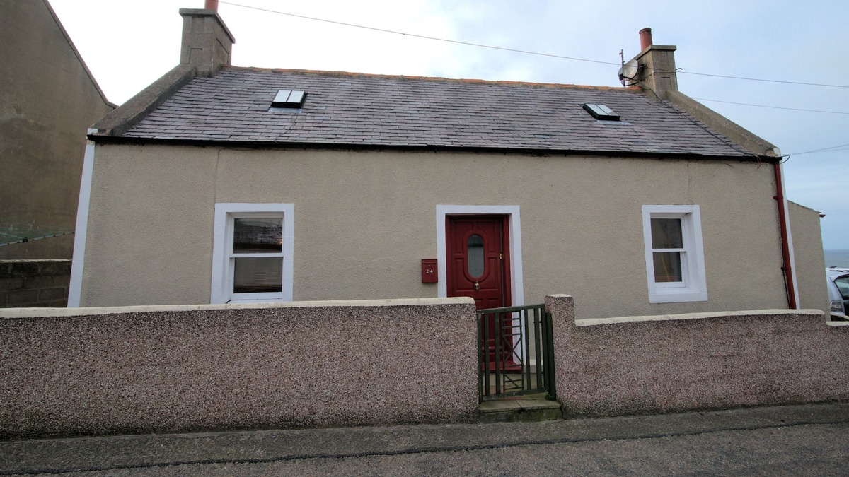 Buckie House | Cosy cottage overlooking the harbour and magnificent view of the Moray coast