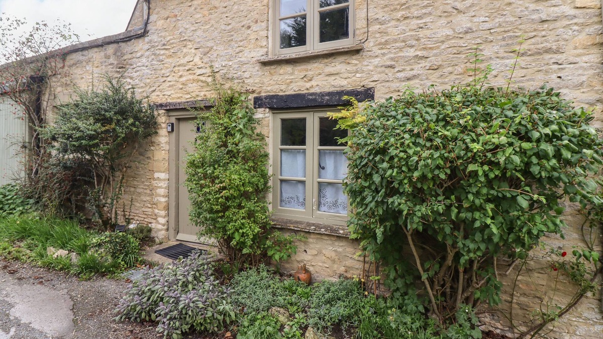 Burford Cottage | COSY COTTAGE, pet friendly, character holiday cottage in Burford