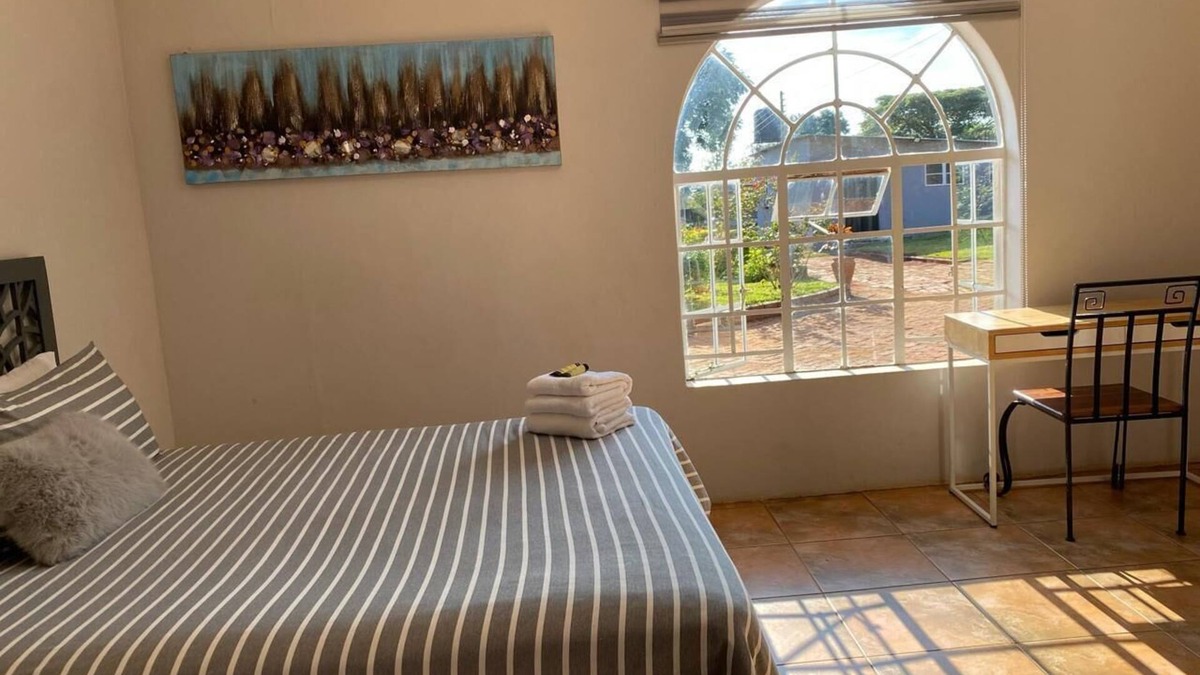Harare East Cottage | Cosy Cottage Retreat with Garden, Hot Water & Solar Backup in Borrowdale Harare