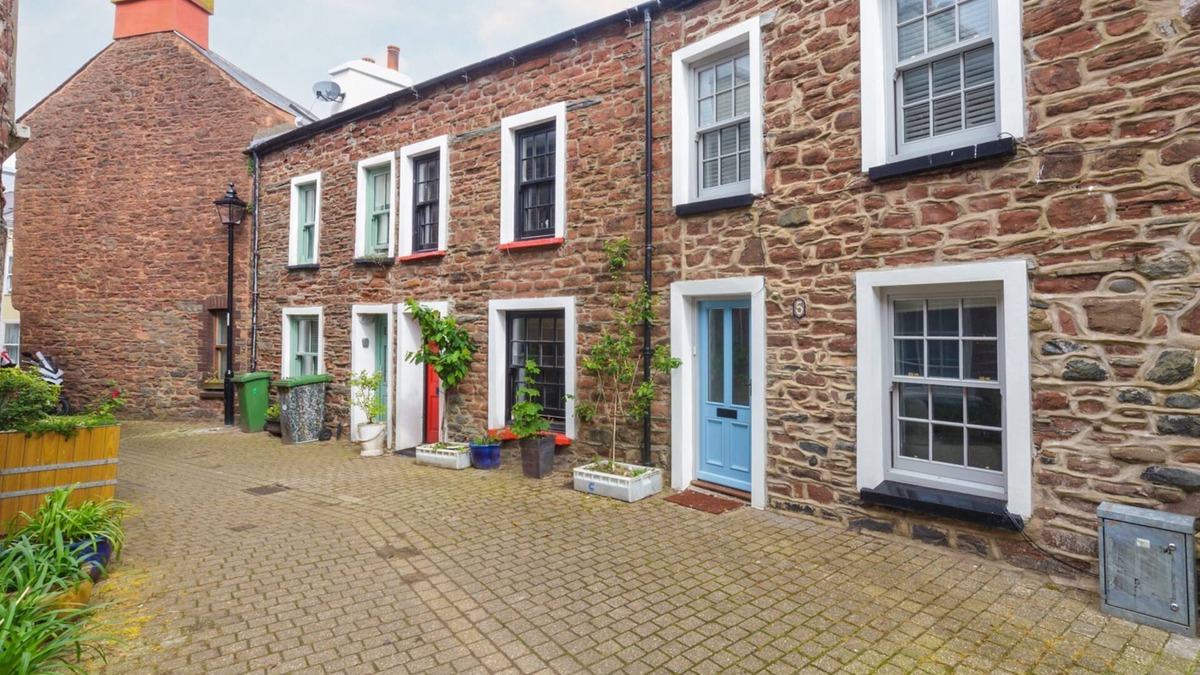 Peel Cottage | Cosy cottage tucked away close to Peel beach, sleeping 4 people