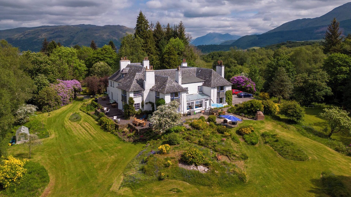 Taynuilt Apartment | Cosy country suite located at Lonan Country House & Gardens in Scotland!