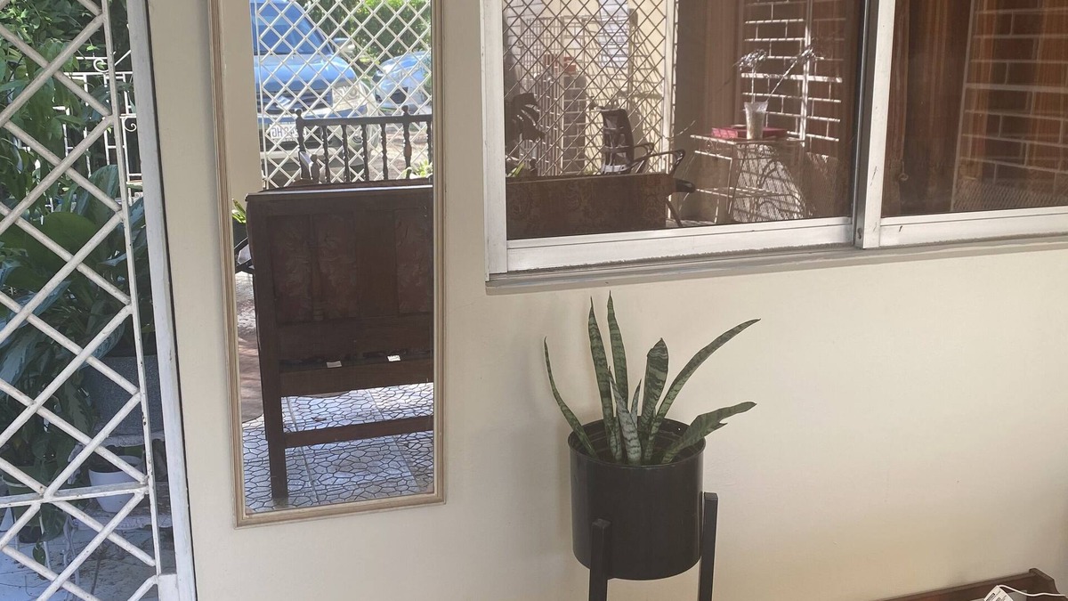 Saint Andrew House | Cosy Dulwich Haven with en-suite bathroom in Kingston Jamaica. Nearby shops!