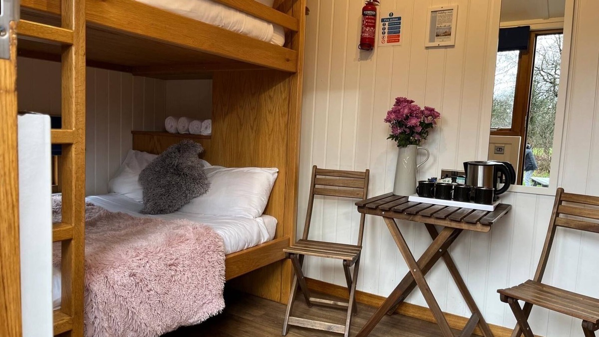 Higher Walton Apartment | Cosy en suite shepherd hut on the grounds of Historic building Samlesbury Hall