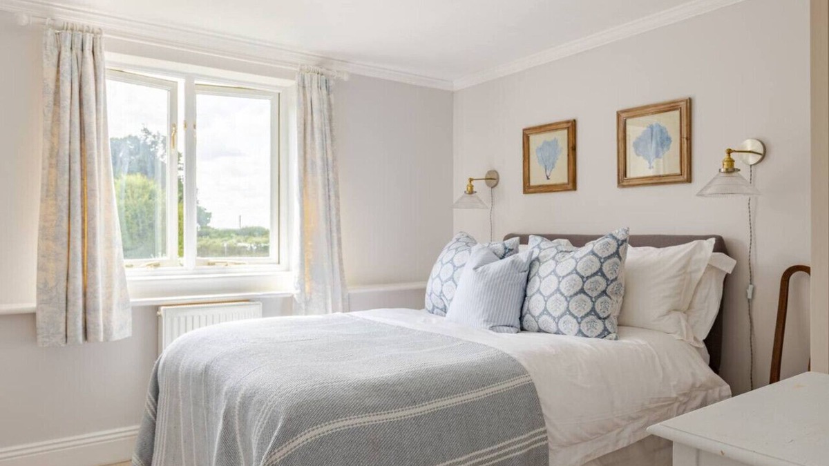 Bottlesford Apartment | Cosy Family Cottage in the heart of the Pewsey Vale