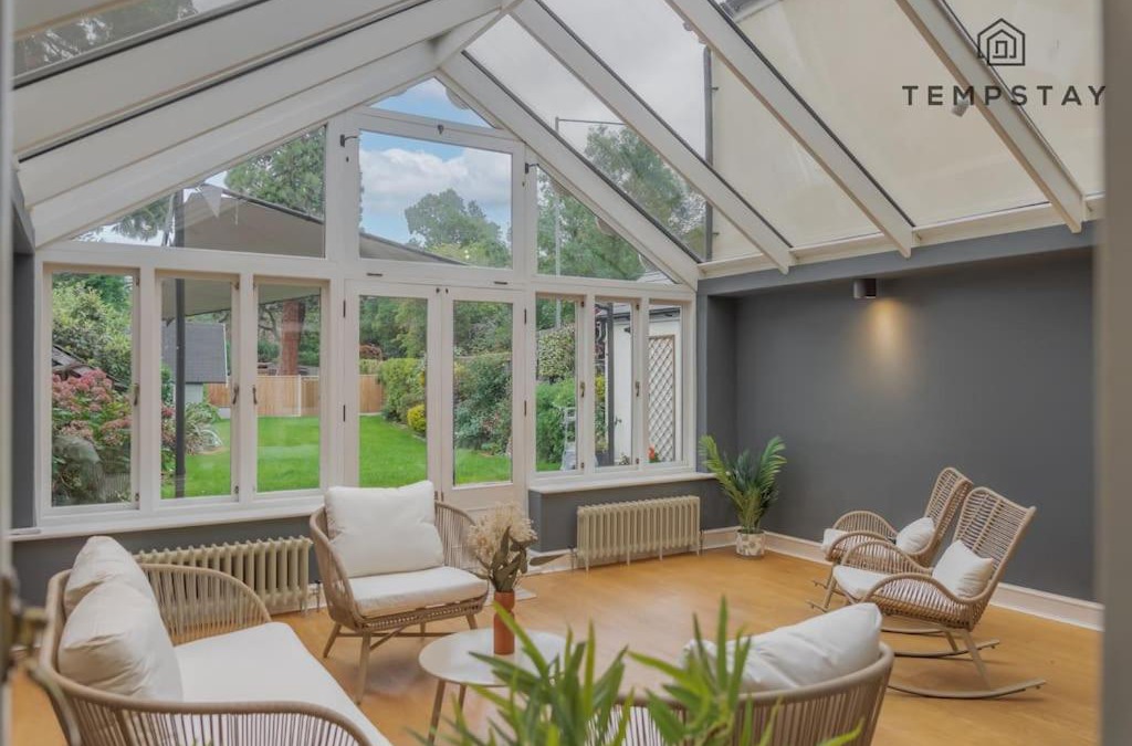 Old Windsor House | Cosy Family Home Near Thorpe Park & Legoland