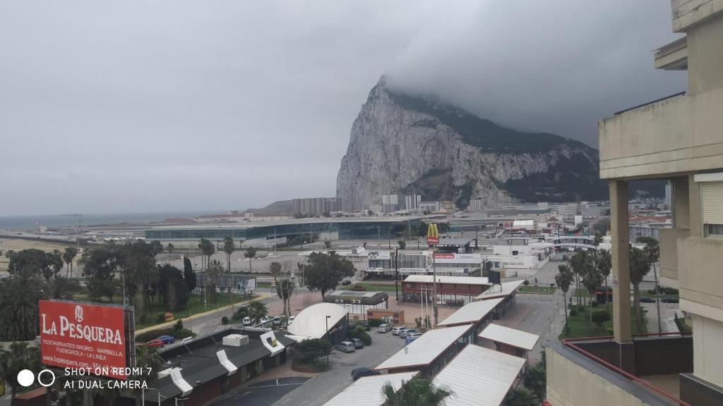 La Linea de la Concepcion Apartment | Cosy flat for comfy stay - Gib Rock View 3
