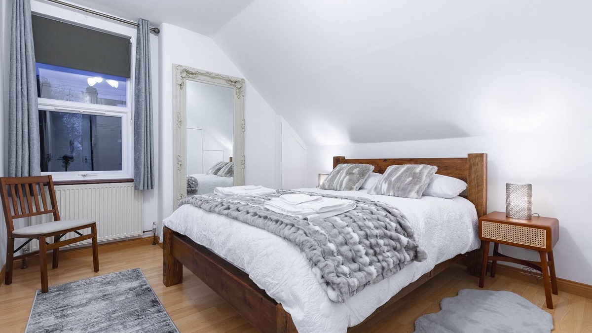 Walpole Apartment | Cosy Flat In London