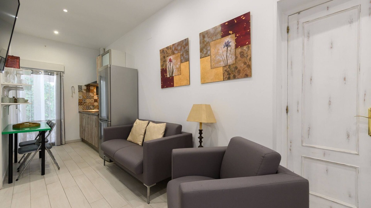 Colonia de la Prensa Apartment | Cosy flat with terrace and spaces for remote working in Madrid