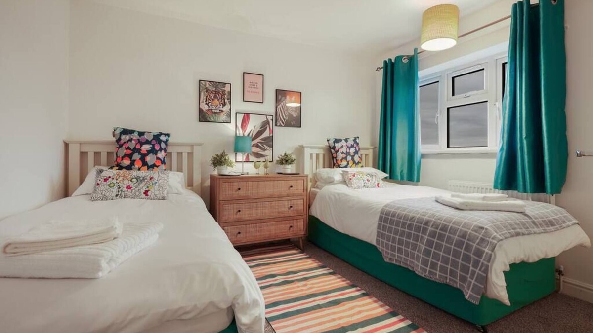 Scunthorpe House | ✨ Cosy Full Home | Serviced Apt 🏡 Free Parking 🚗 Walk to Amenities 🛍️