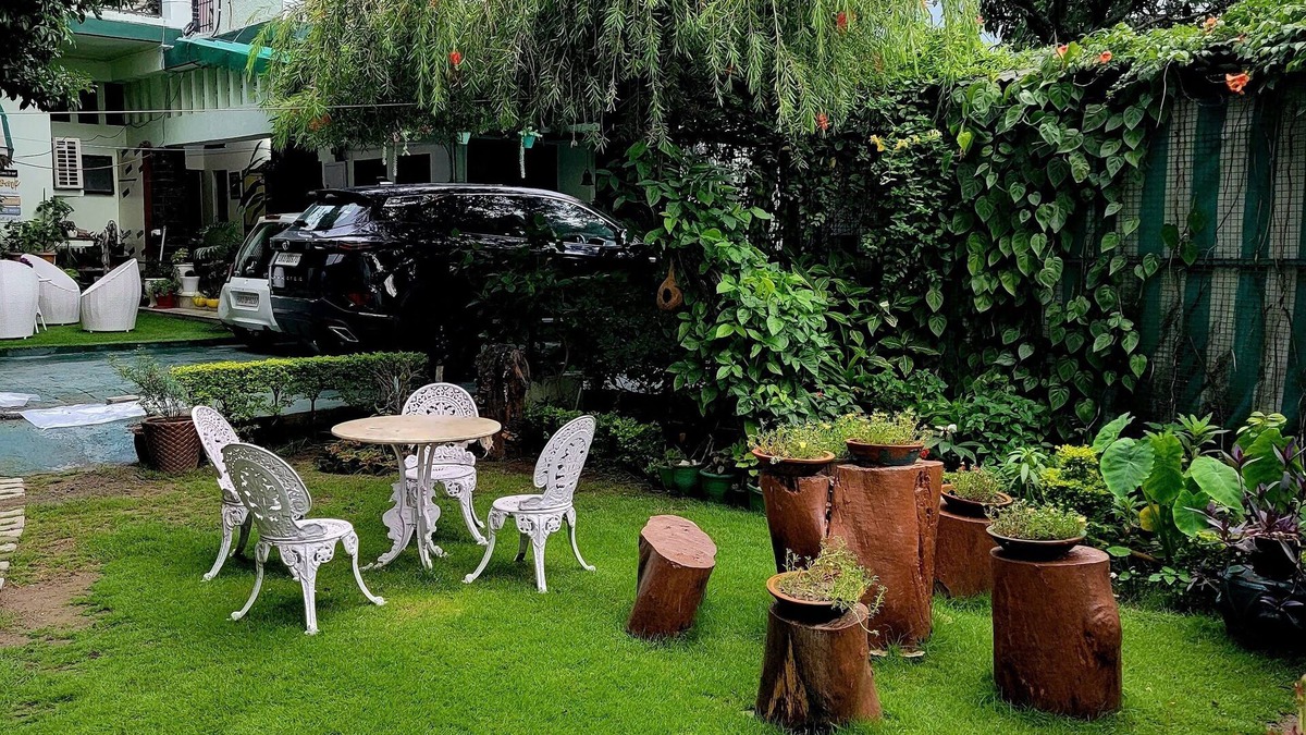 Bullawala Cottage | Cosy Garden Cottage with Kitchen & Patio, very close to Mussoorie