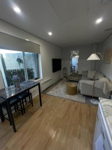 Geilston Bay House | Cosy Getaway for 2