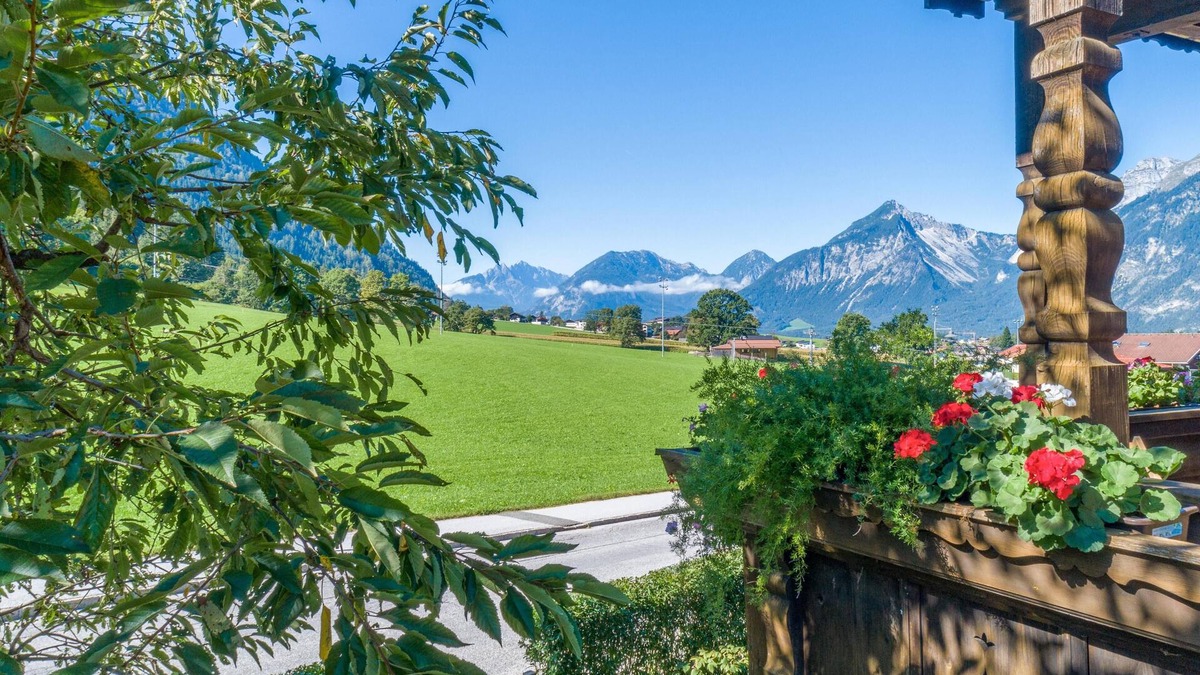 Reith im Alpbachtal Apartment | Cosy group accommodation by the ski slope