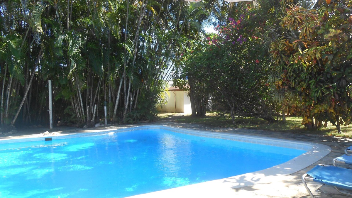 La Esplanada House | Cosy GUEST with living and sleeping area in large Caribbean garden