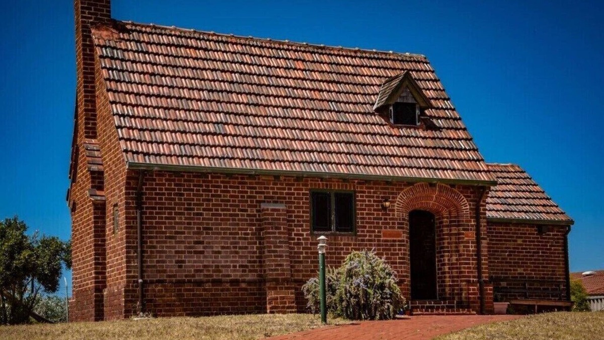 Geraldton Cottage | Cosy Heritage Retreat - Pet FriendlynRated as "Exceptional" by previous Guests.