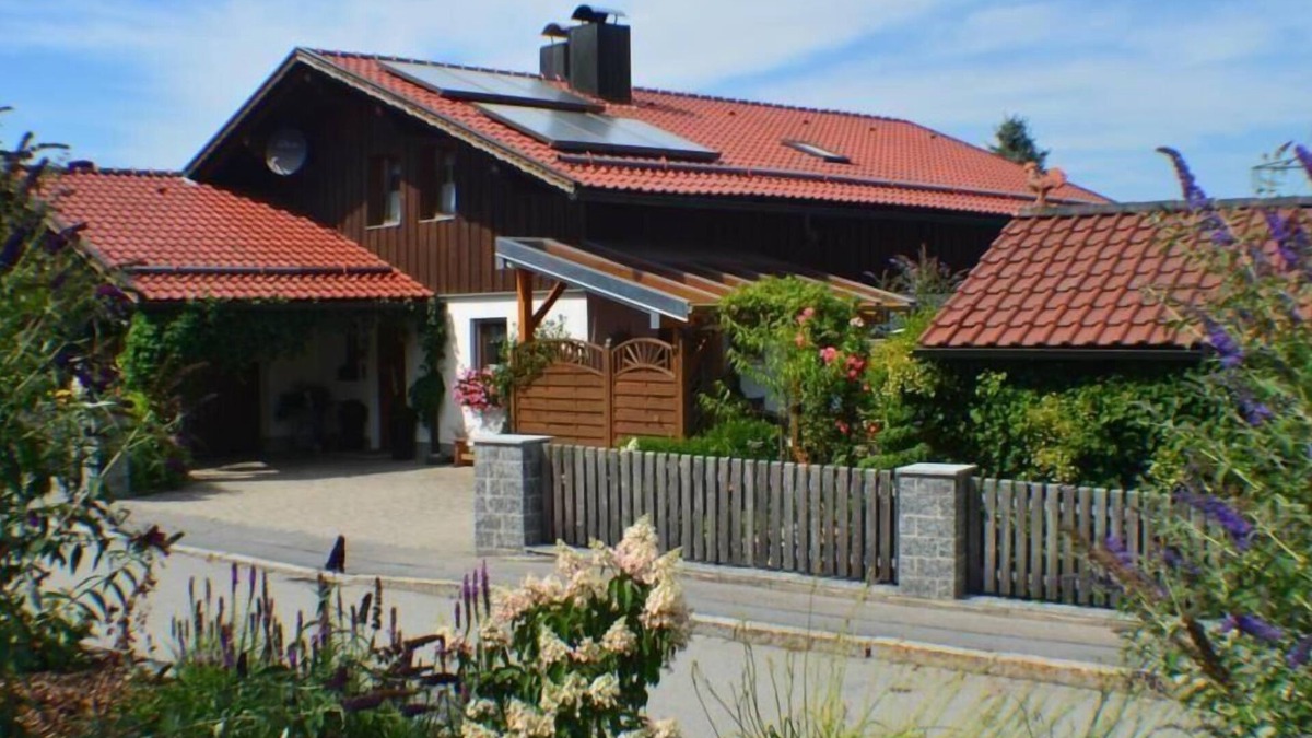 Gotteszell Apartment | Cosy holiday flat in Weiherhäuser with garden and terrace