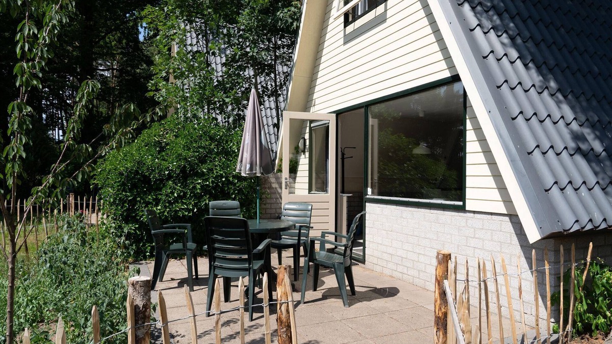 Eerbeek House | Cosy holiday home in Eerbeek with balcony/terrace
